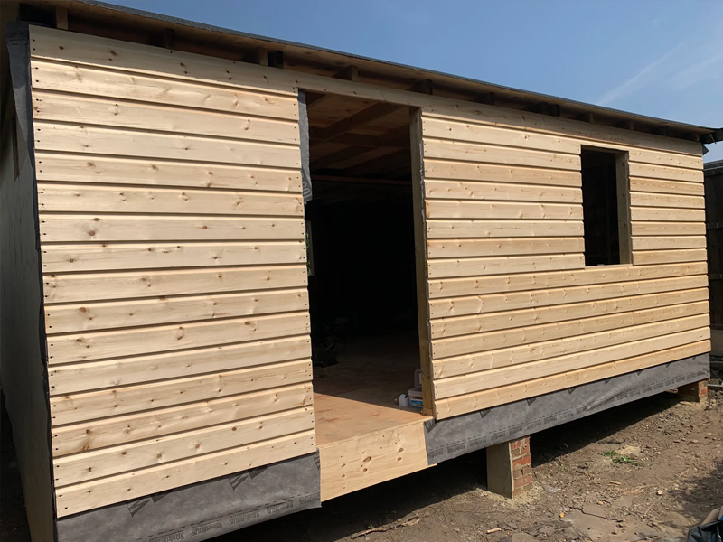 garden room back wall, external horizontal timber wall cladding 